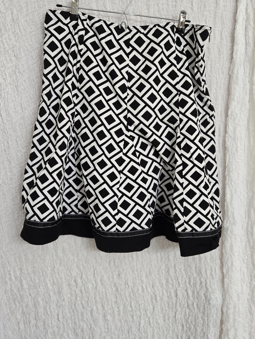 Robbie Bee Black and White Geometric Circle Skirt Sz 14W‎